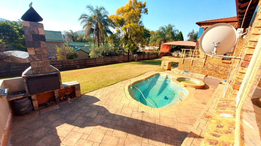 6 Bedroom Property for Sale in Ifafi North West